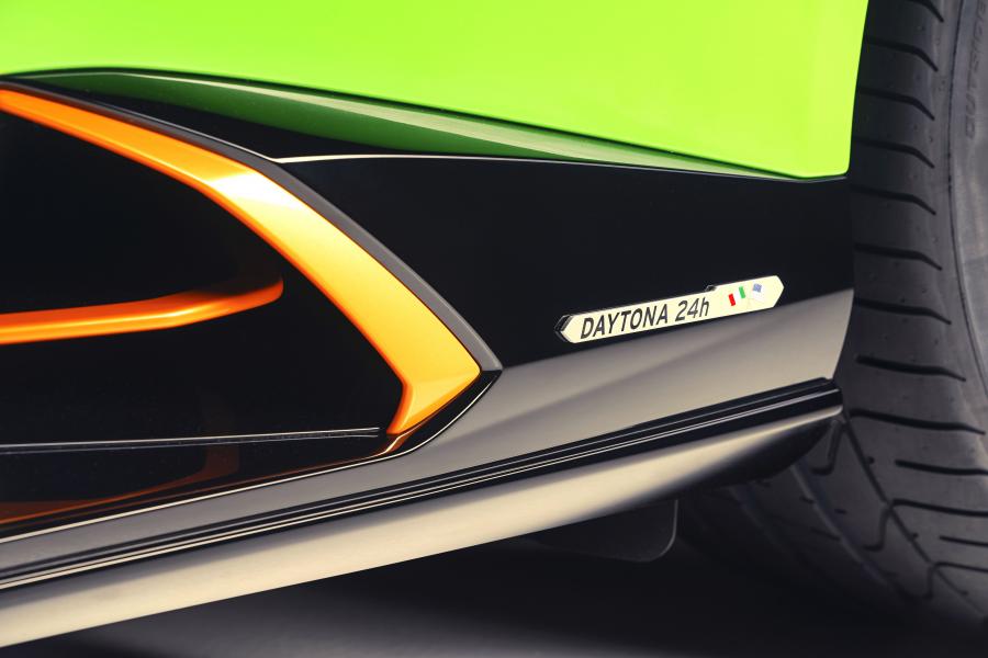 Детали экстерьера Lamborghini Huracan EVO GT Celebration 2019 года  (фото 7 из 13)